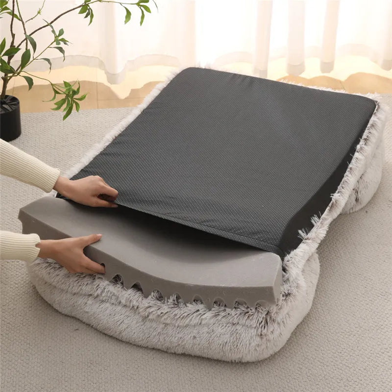 Grand lit pour chien en peluche